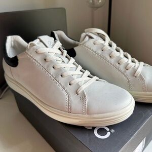 ECCO WOMEN'S SOFT 7 STREET SNEAKER Size 40 (US 9-9.5) White/Black